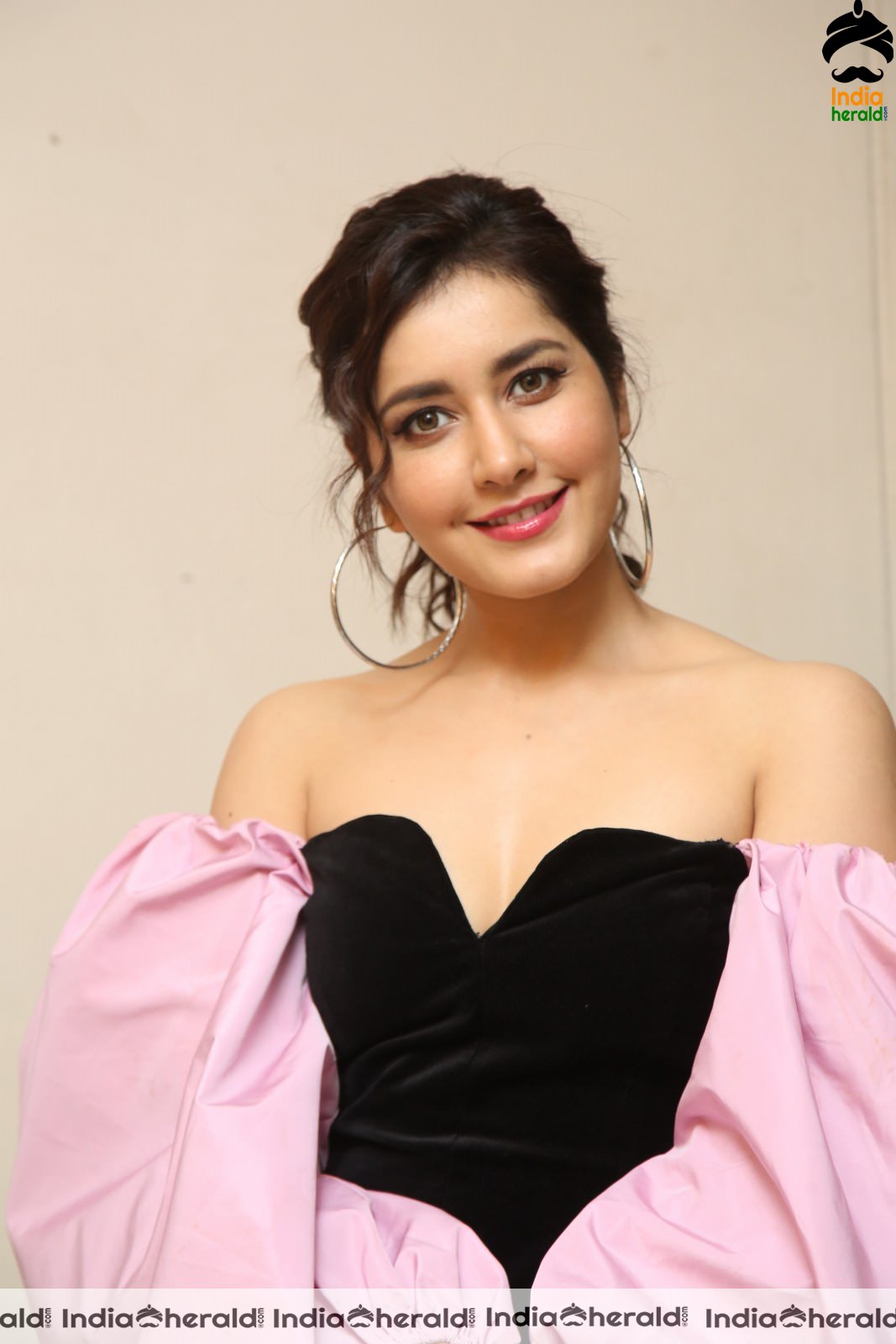 Rashi Khanna Looking Like a Newly Blossomed Flower Set 2