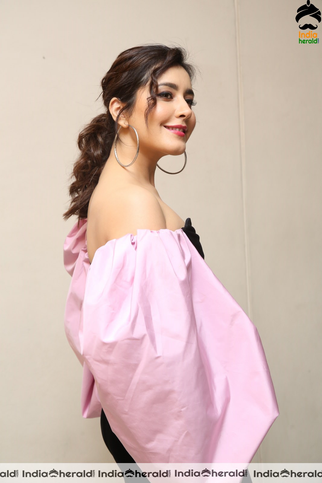 Rashi Khanna Looking Like a Newly Blossomed Flower Set 2