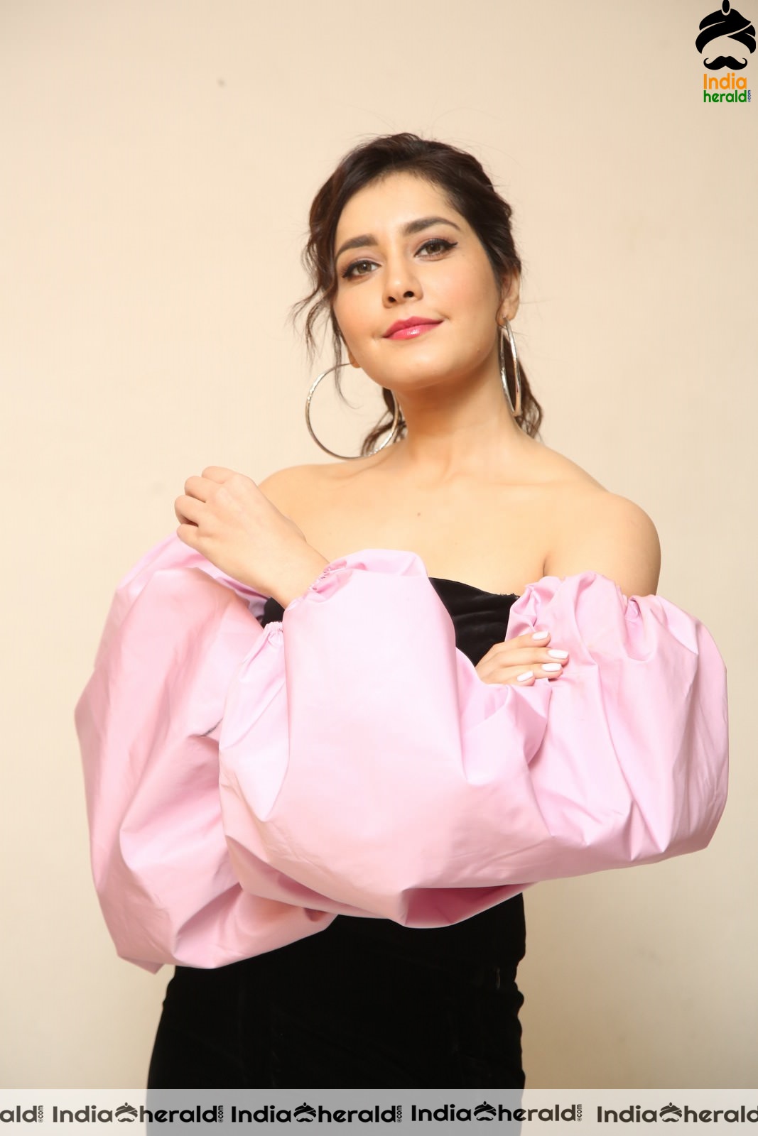 Rashi Khanna Looking Like a Newly Blossomed Flower Set 2