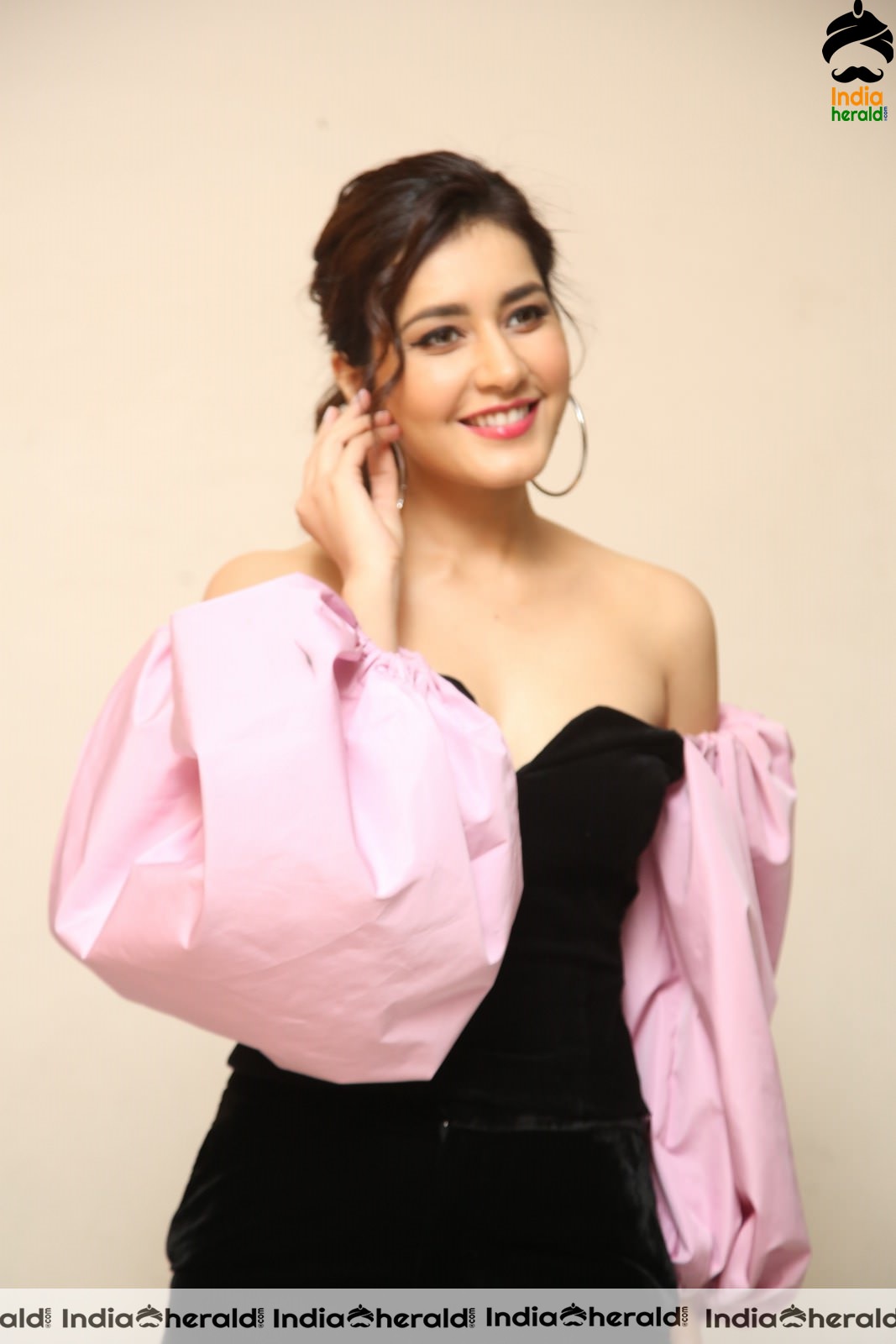 Rashi Khanna Looking Like a Newly Blossomed Flower Set 2