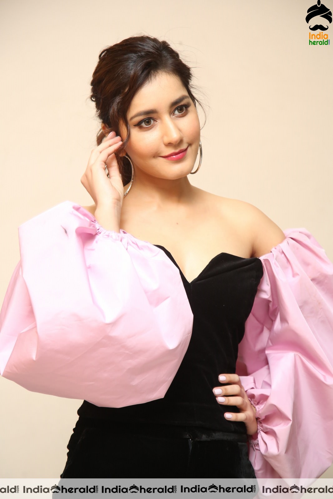 Rashi Khanna Looking Like a Newly Blossomed Flower Set 2