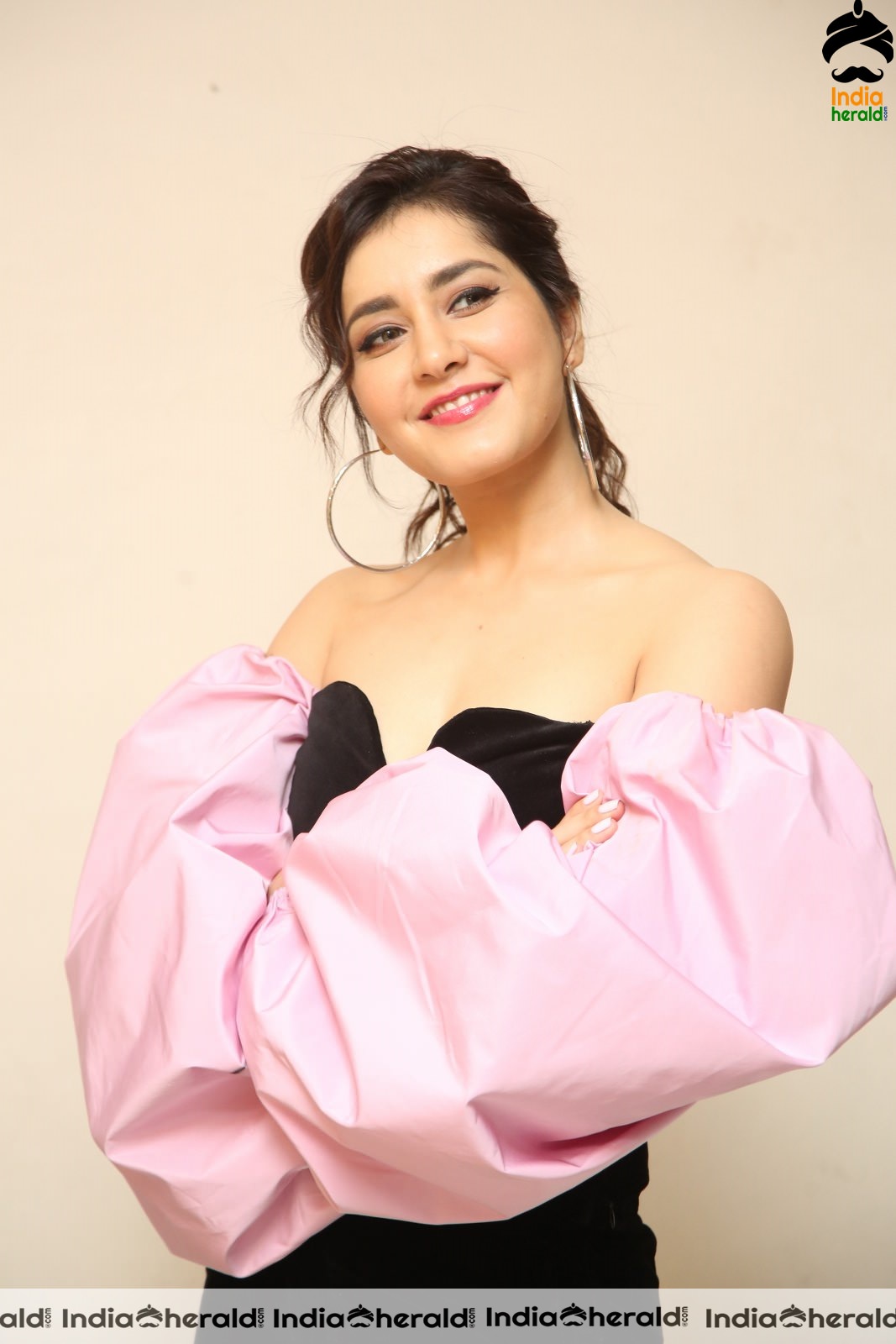 Rashi Khanna Looking Like a Newly Blossomed Flower Set 2