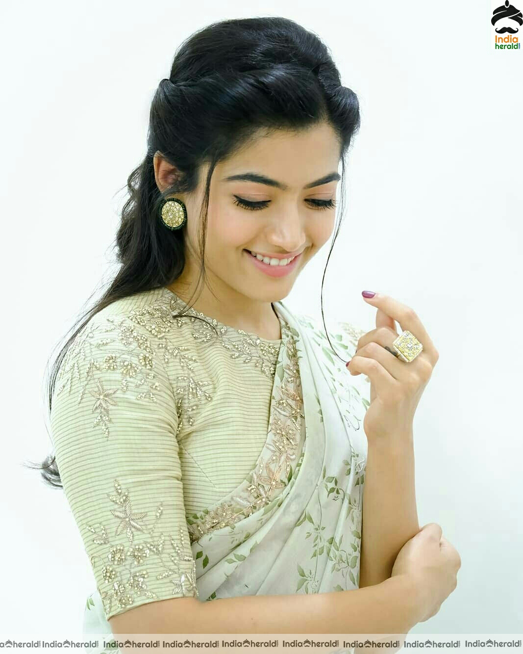 Rashmika Mandanna Cute Saree Stills