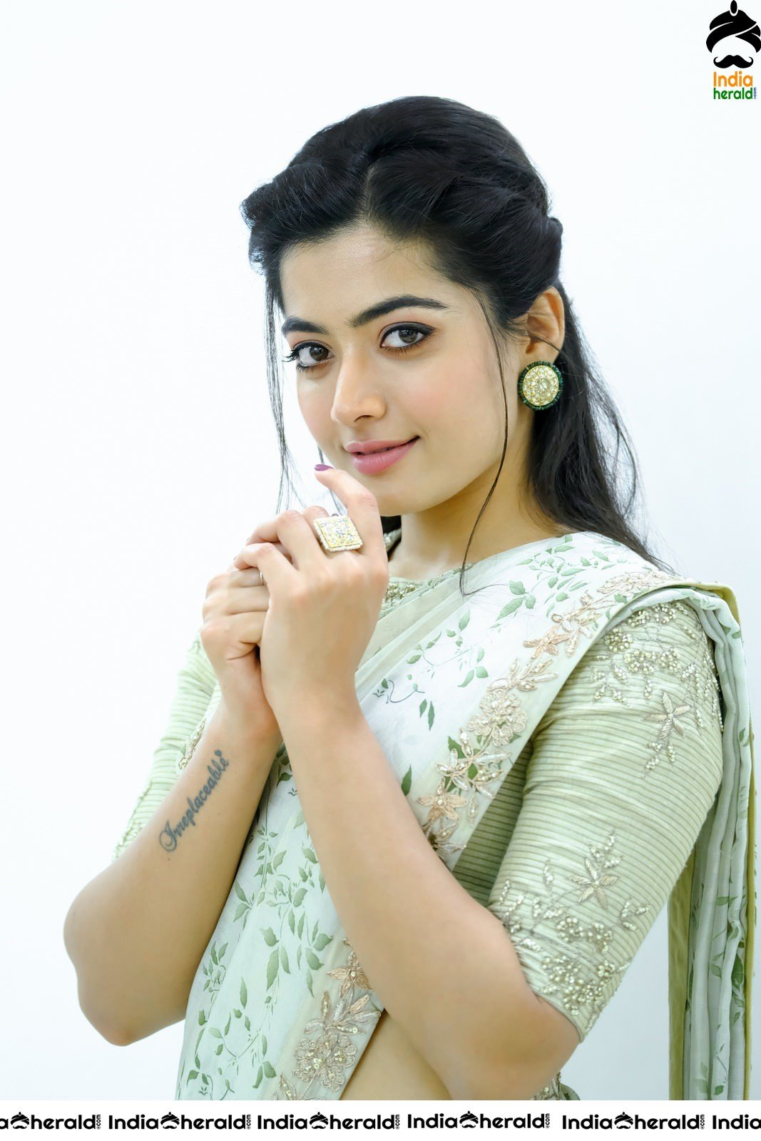 Rashmika Mandanna Hot Hip Show in Saree Stills