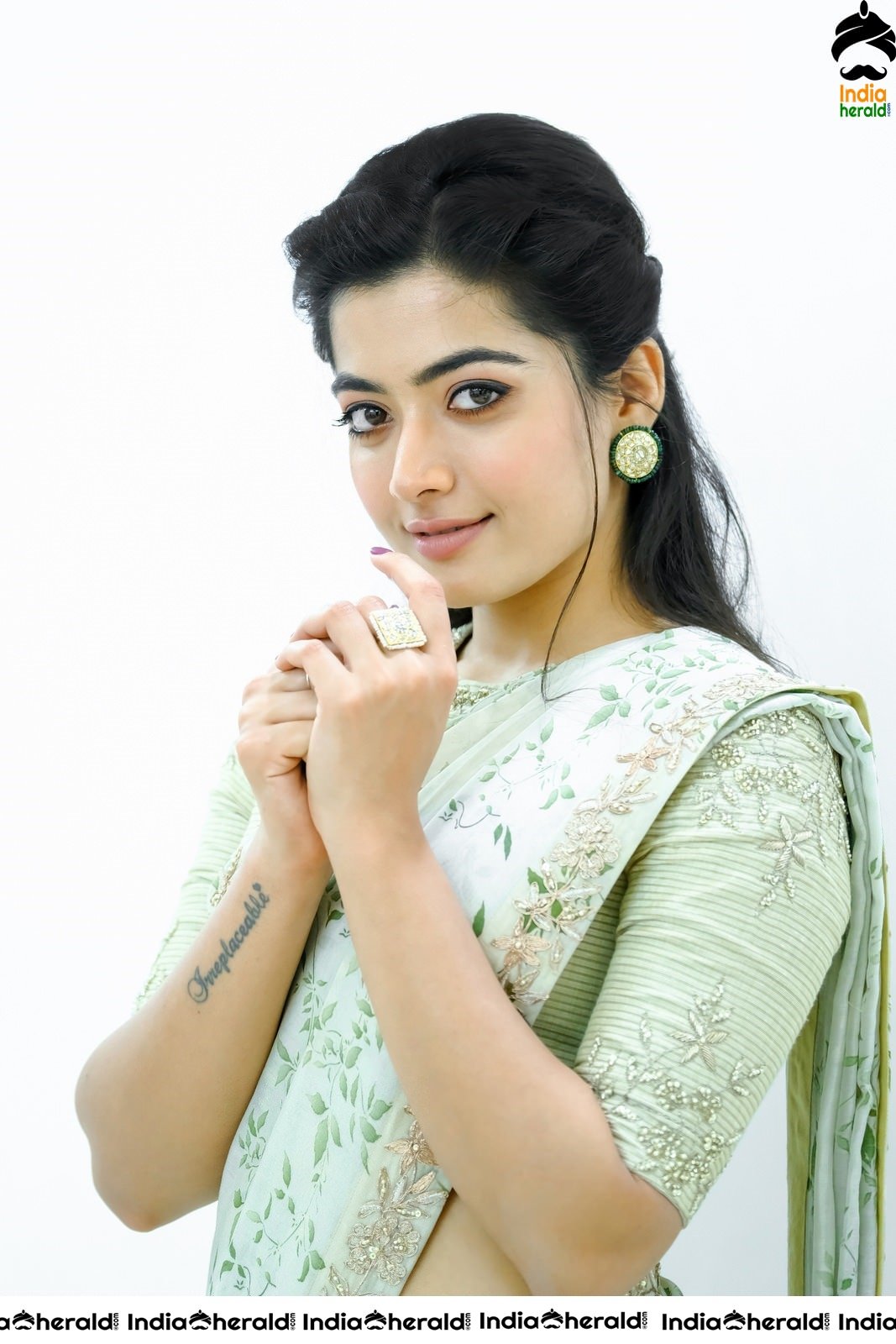 Rashmika Mandanna Hot Hip Show in Saree Stills