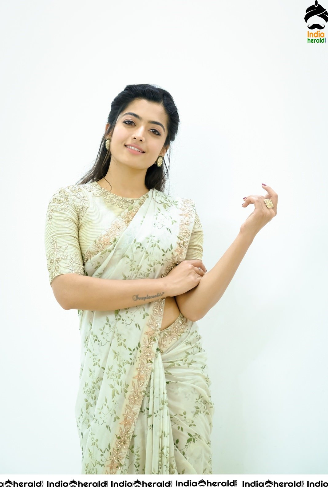 Rashmika Mandanna Hot Hip Show in Saree Stills