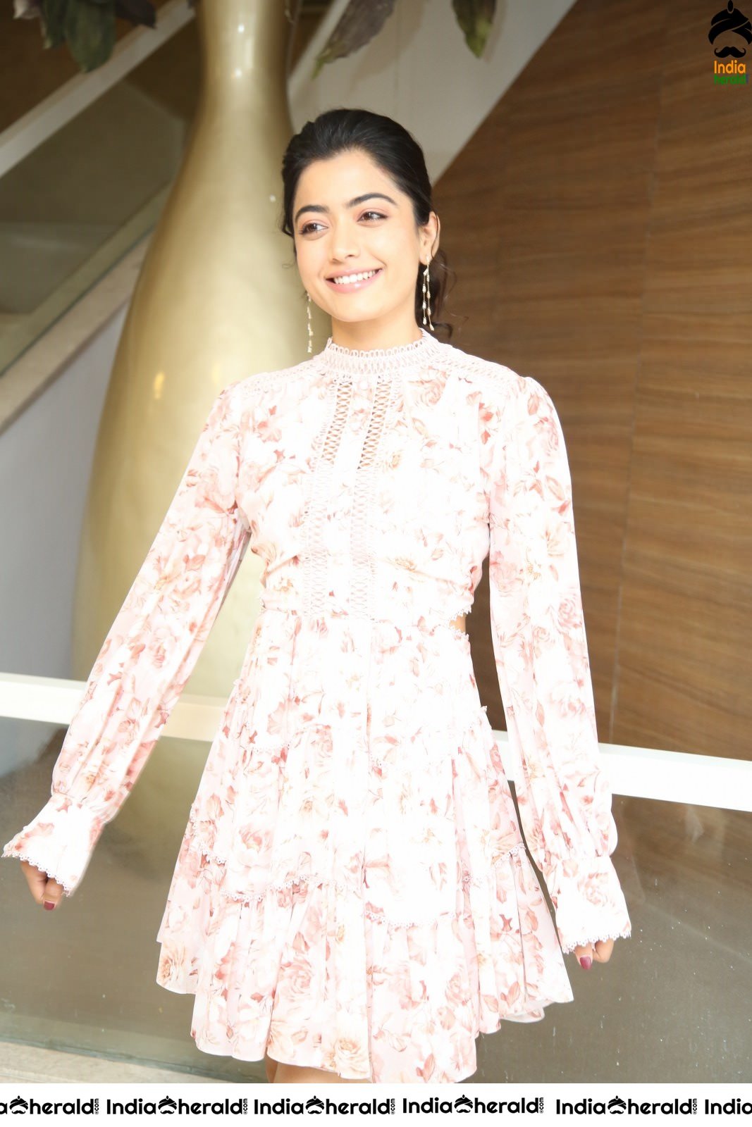 Rashmika Mandanna is just too pretty to handle in these photos