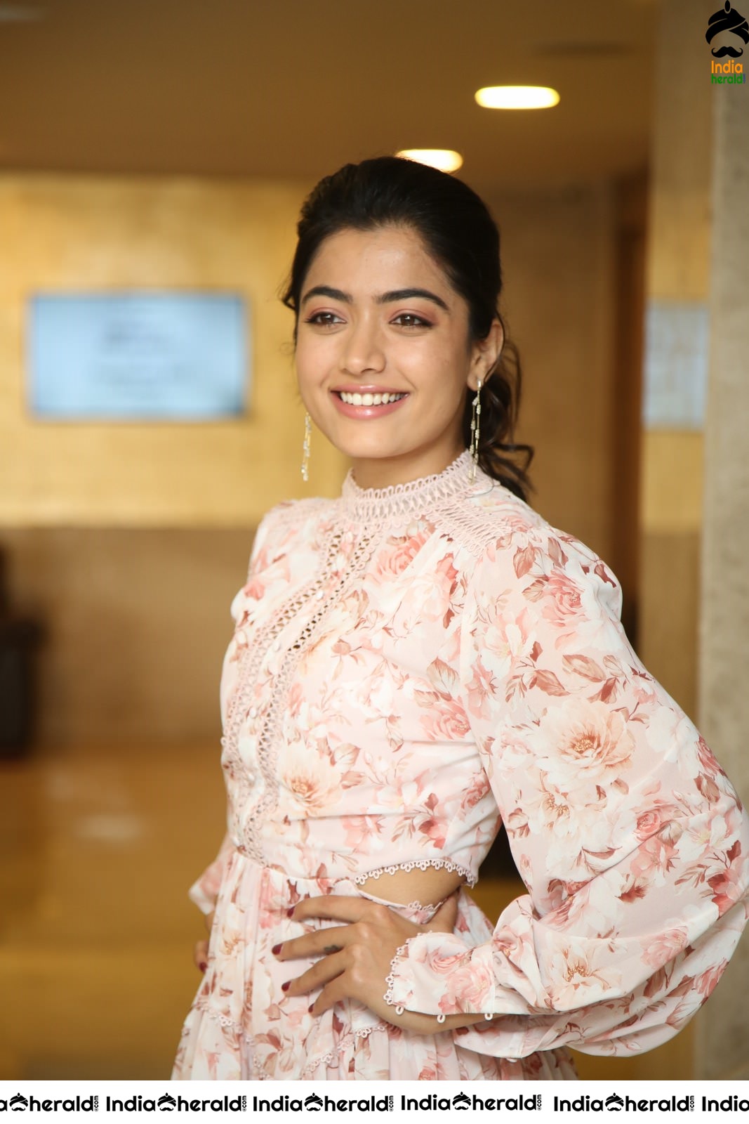 Rashmika Mandanna is just too pretty to handle in these photos