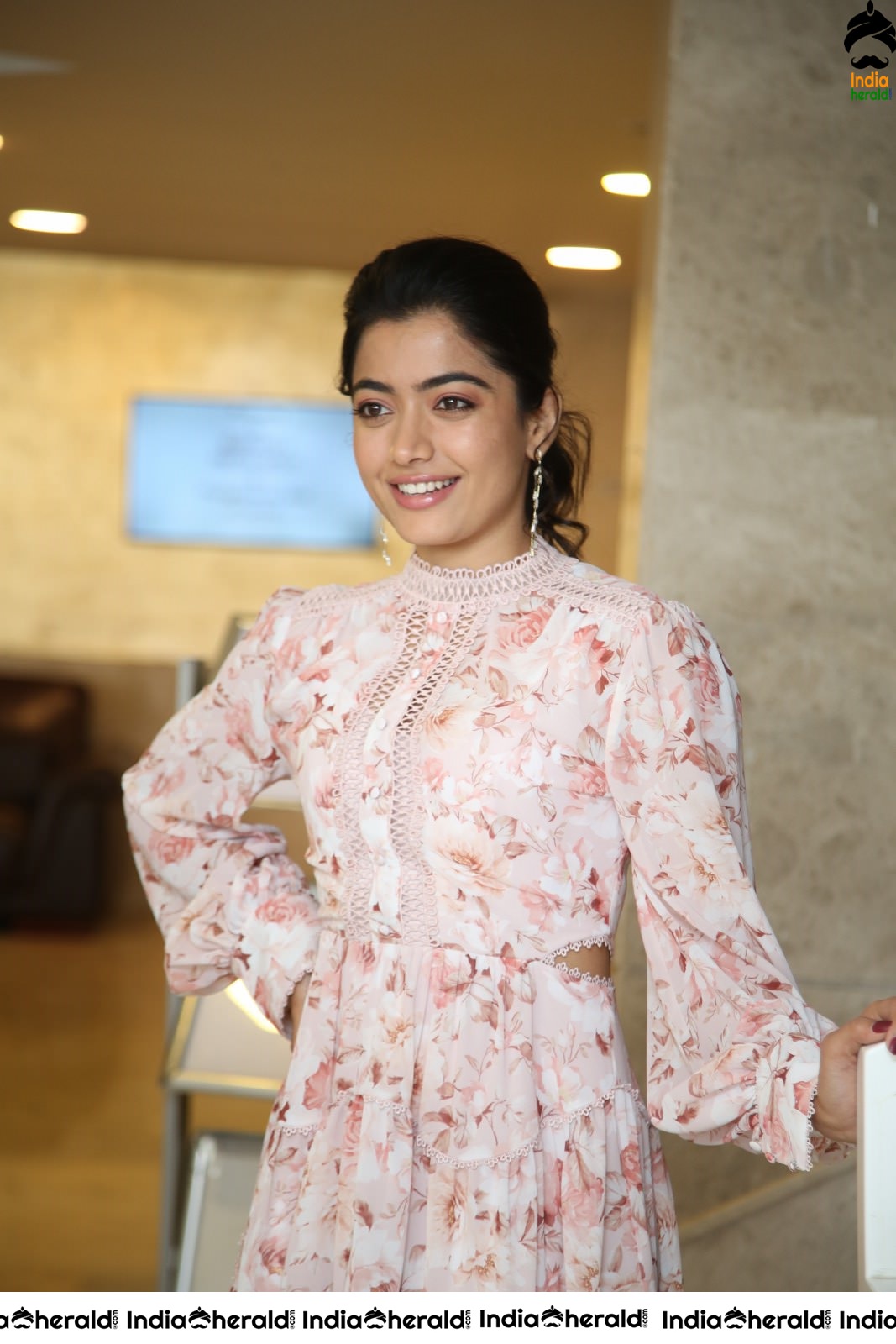 Rashmika Mandanna is just too pretty to handle in these photos