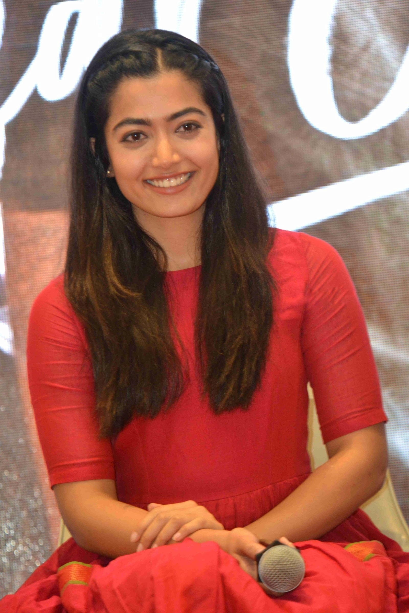 Rashmika Mandanna Red Hot During Press Meet Of Dear Comrade