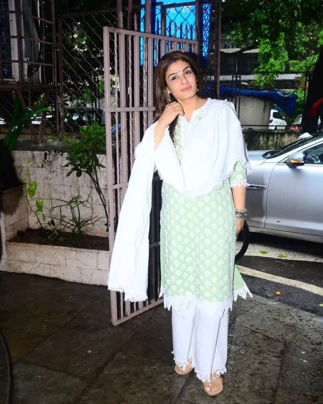Raveena Tandon Ravishing In Traditional Chudi