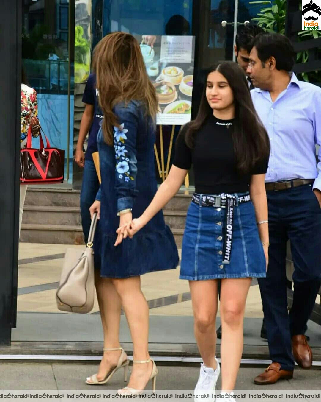 Raveena Tandon Spotted outside At Juhu