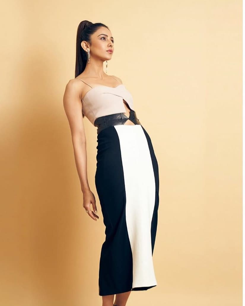 Ravishing Rakul Preet Hot Latest Photos