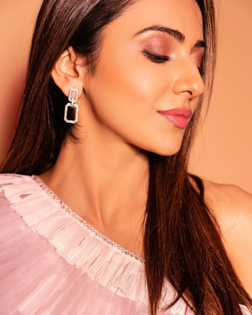 Ravishing Rakul Preet Stylish Photo Shoot Set 2