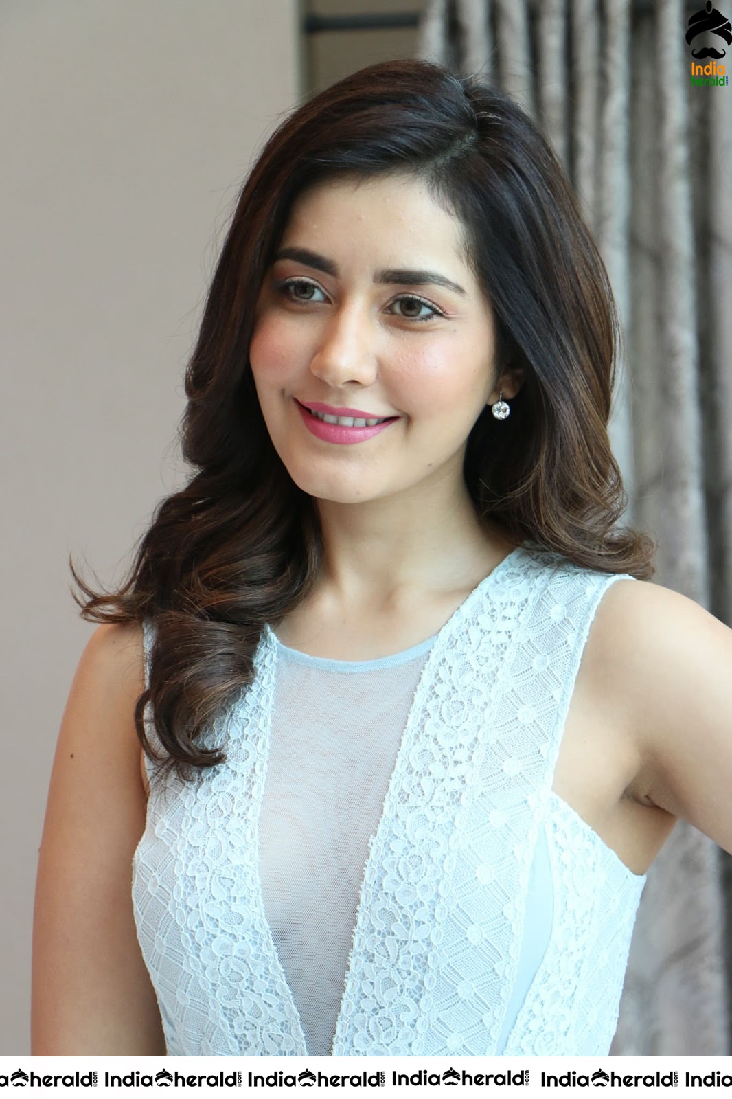 Recent Clicks of Raashi Khanna where she looks drop dead gorgeous Set 2