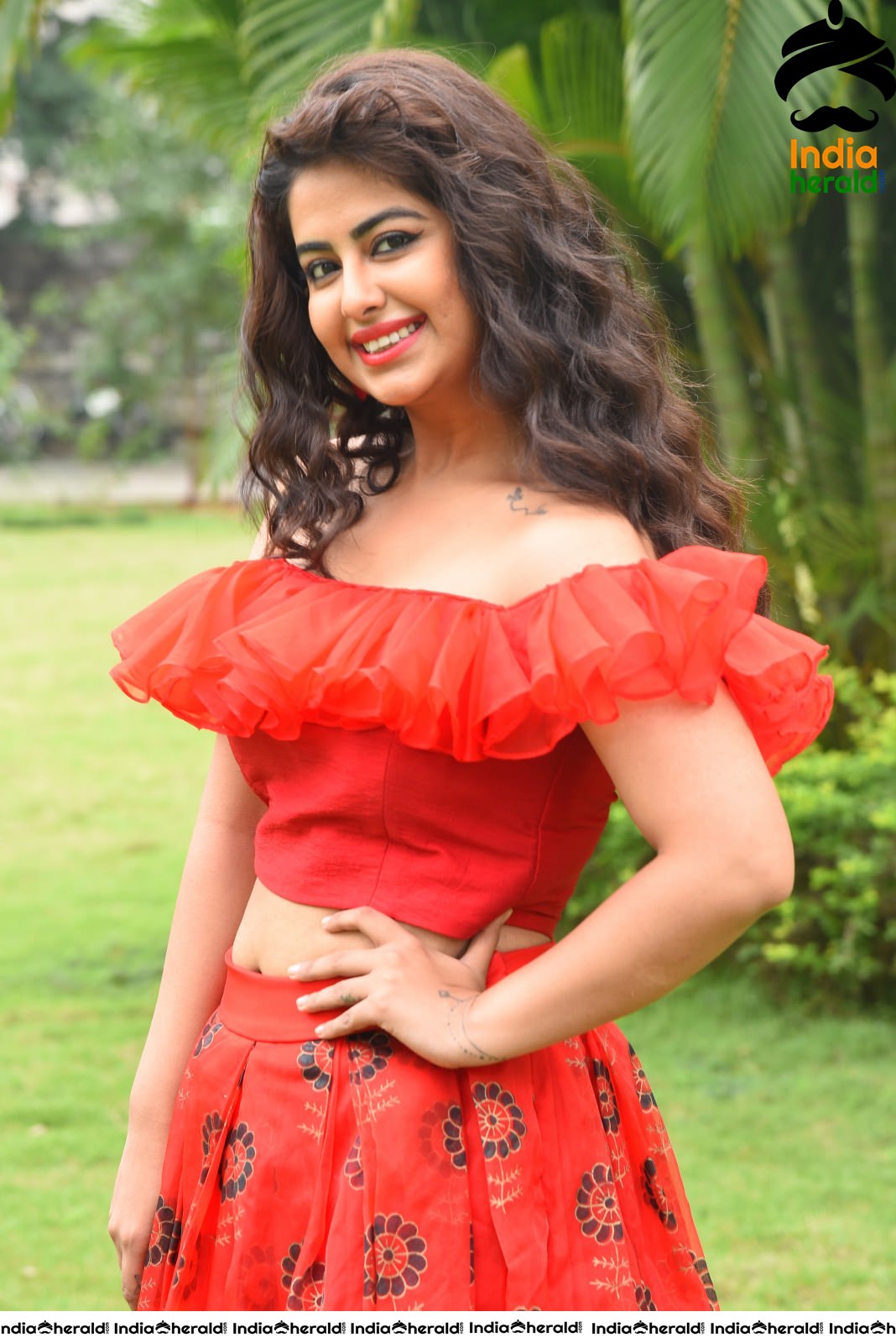 Red Hot Avika Gor showing her Sexy Waistline during Press Meet Set 1