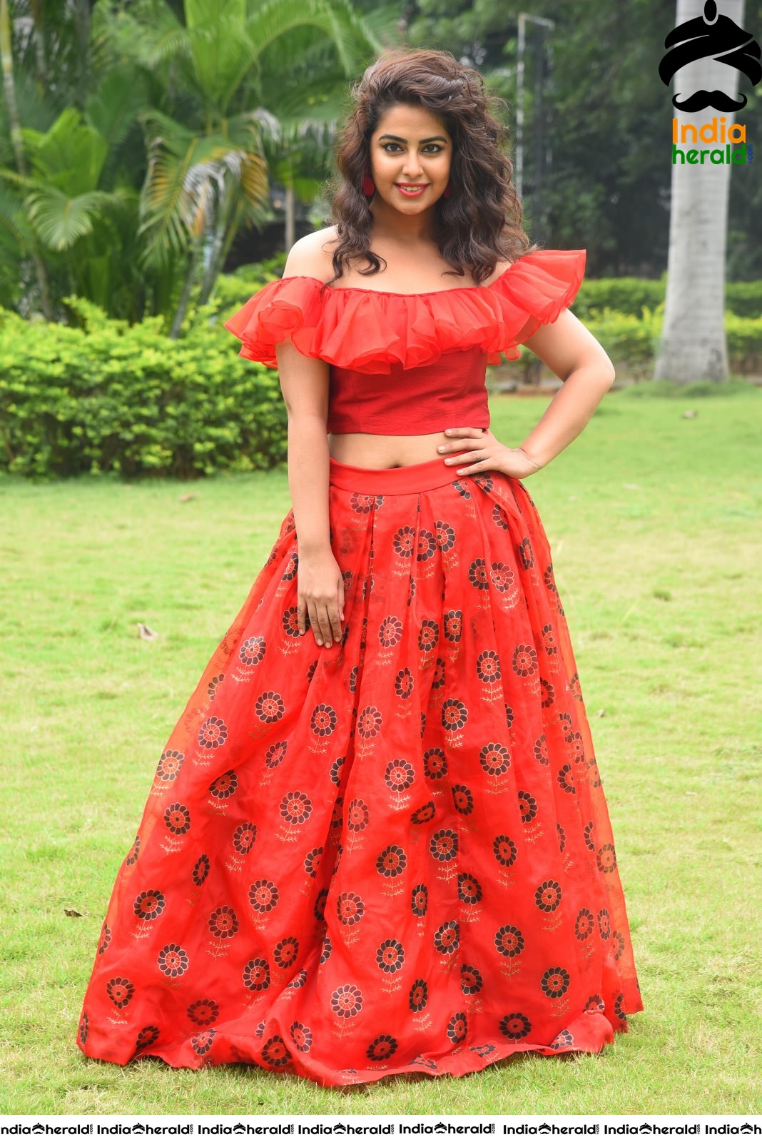 Red Hot Avika Gor showing her Sexy Waistline during Press Meet Set 1