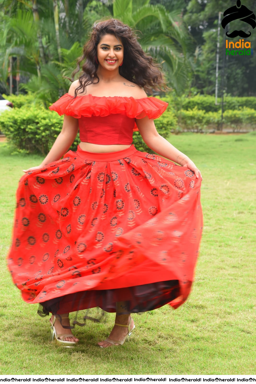 Red Hot Avika Gor showing her Sexy Waistline during Press Meet Set 1