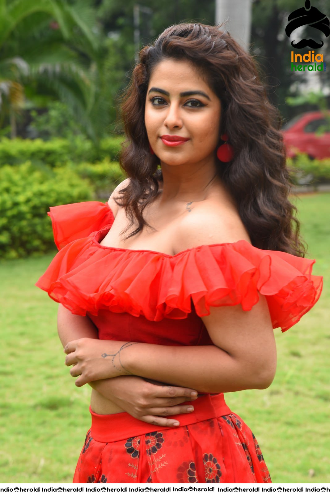 Red Hot Avika Gor showing her Sexy Waistline during Press Meet Set 2