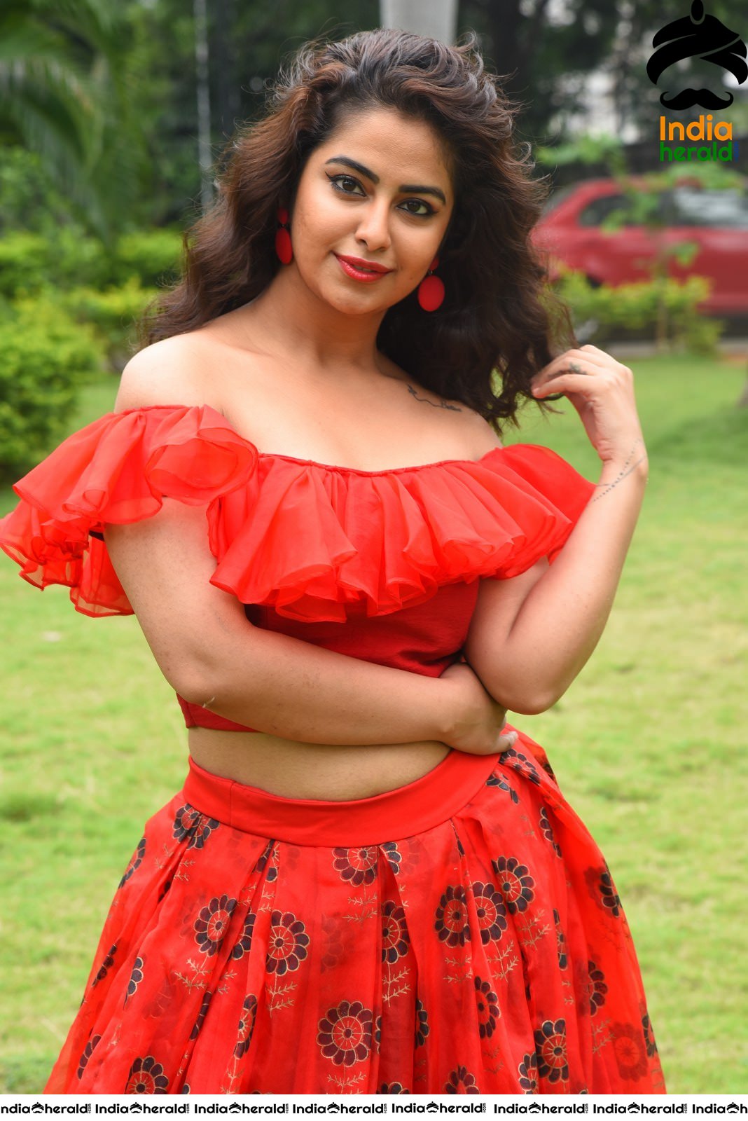 Red Hot Avika Gor showing her Sexy Waistline during Press Meet Set 2