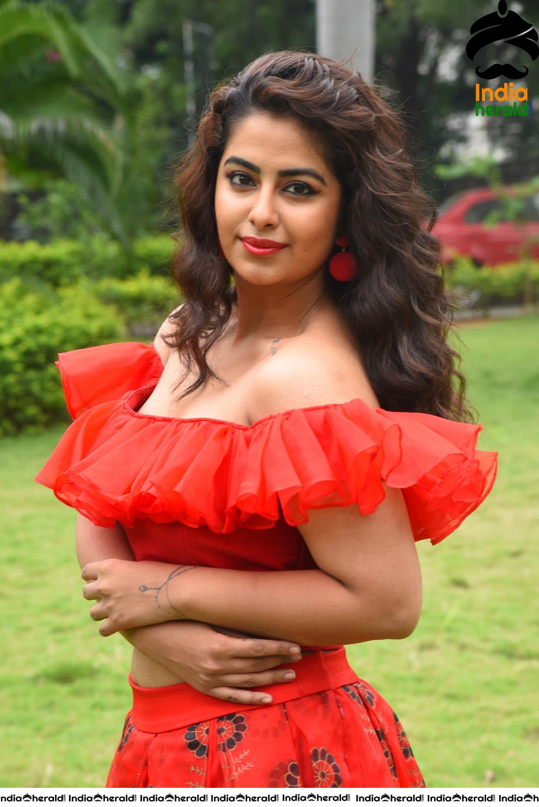 Red Hot Avika Gor showing her Sexy Waistline during Press Meet Set 2