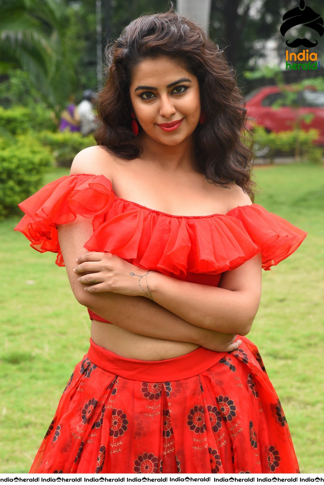 Red Hot Avika Gor showing her Sexy Waistline during Press Meet Set 2