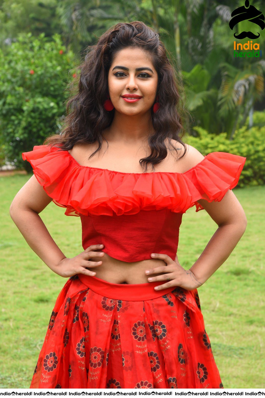 Red Hot Avika Gor showing her Sexy Waistline during Press Meet Set 3