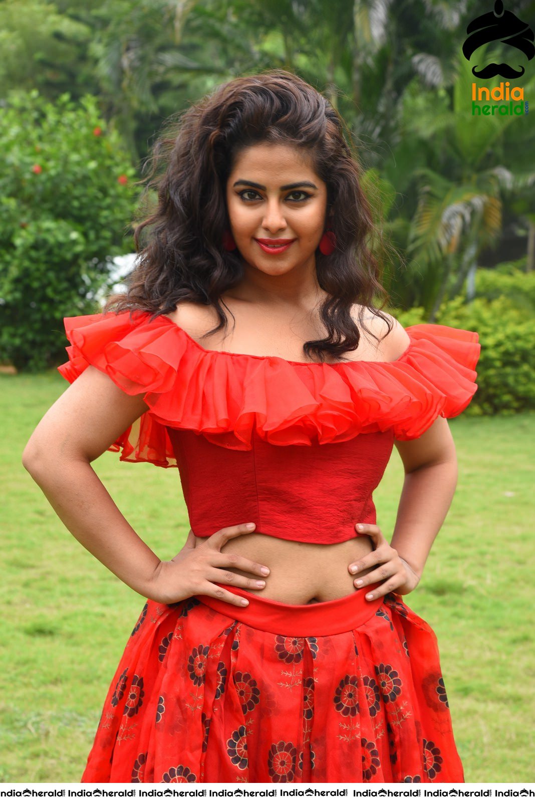Red Hot Avika Gor showing her Sexy Waistline during Press Meet Set 3