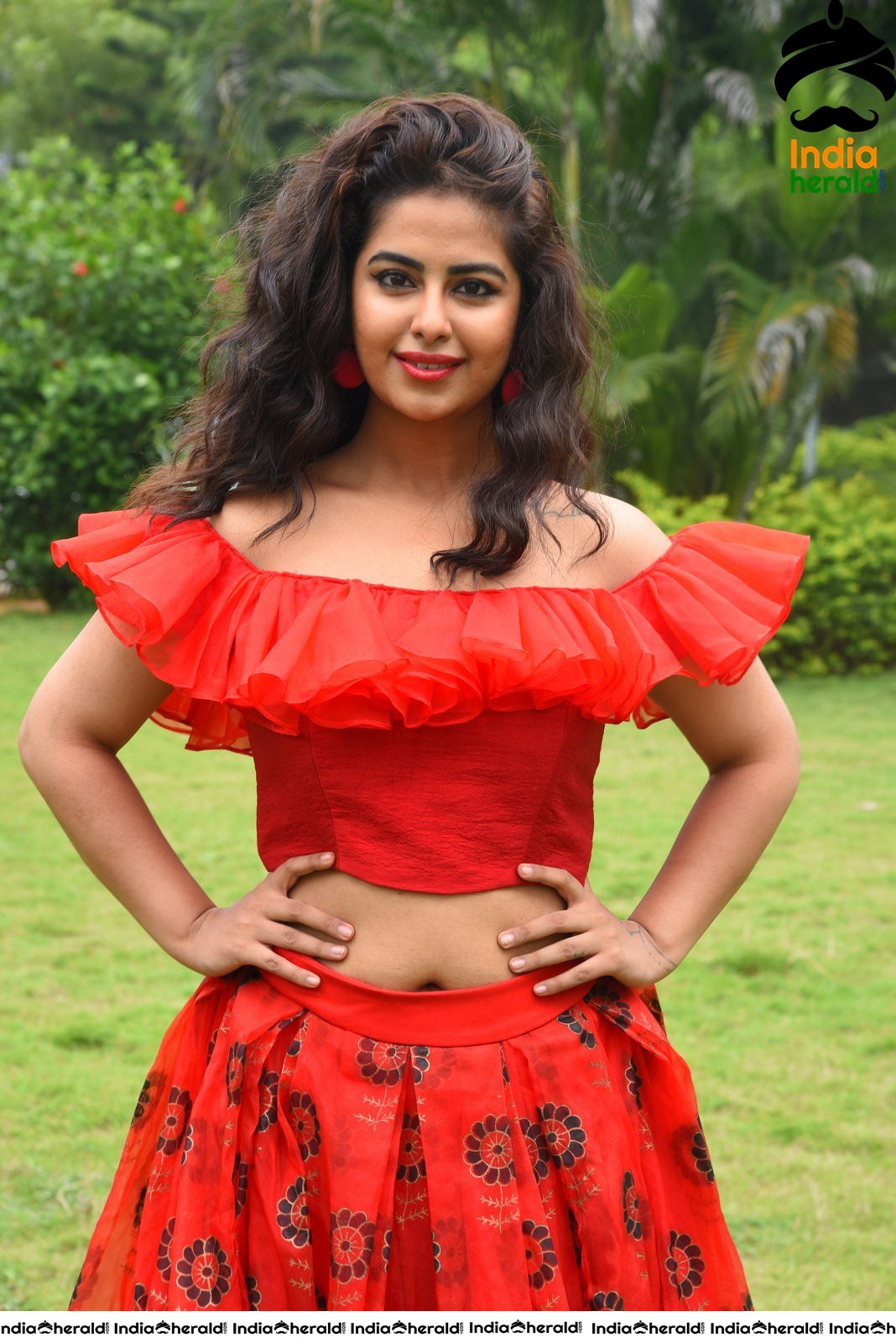 Red Hot Avika Gor showing her Sexy Waistline during Press Meet Set 3