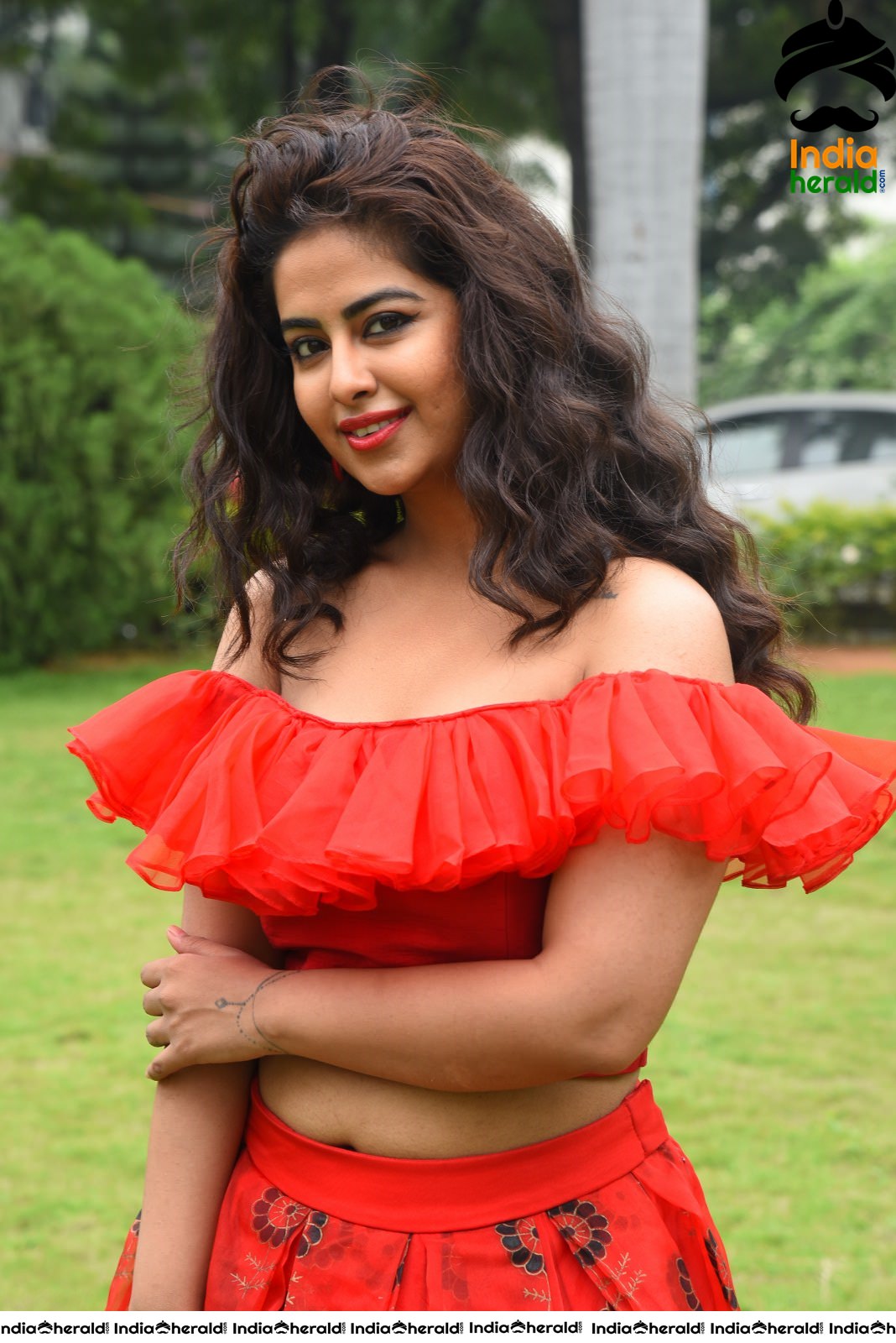 Red Hot Avika Gor showing her Sexy Waistline during Press Meet Set 3