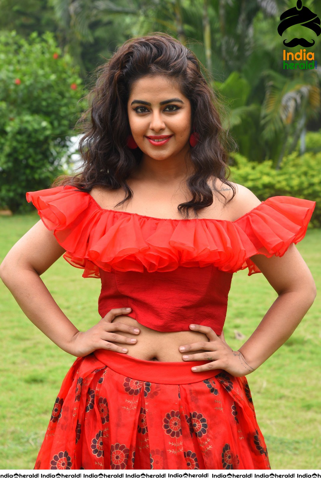 Red Hot Avika Gor showing her Sexy Waistline during Press Meet Set 3