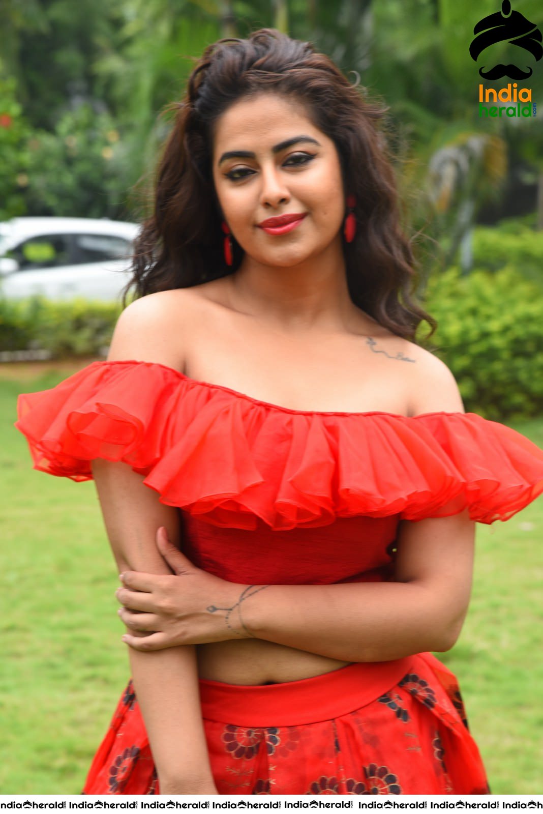 Red Hot Avika Gor showing her Sexy Waistline during Press Meet Set 3