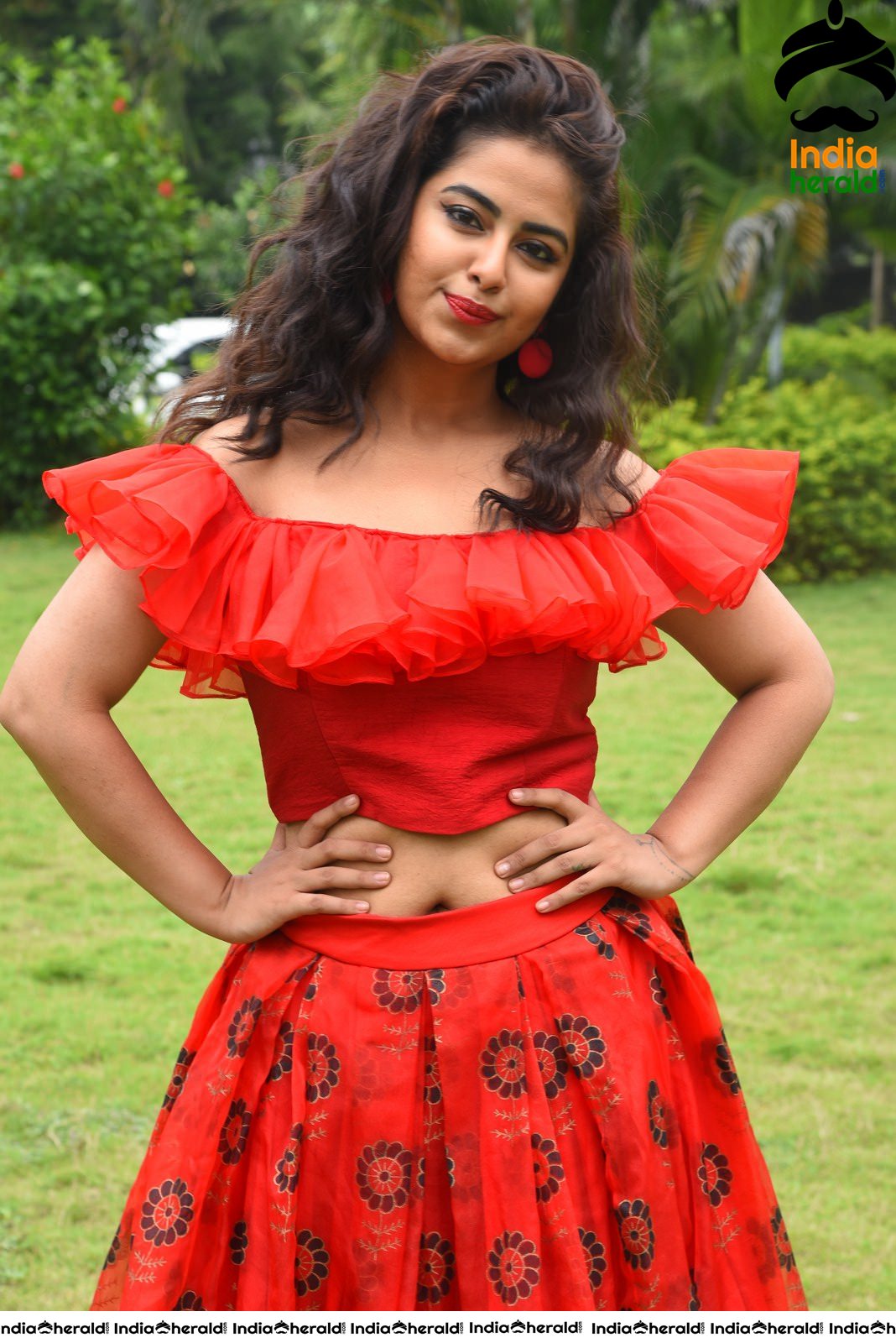 Red Hot Avika Gor showing her Sexy Waistline during Press Meet Set 3