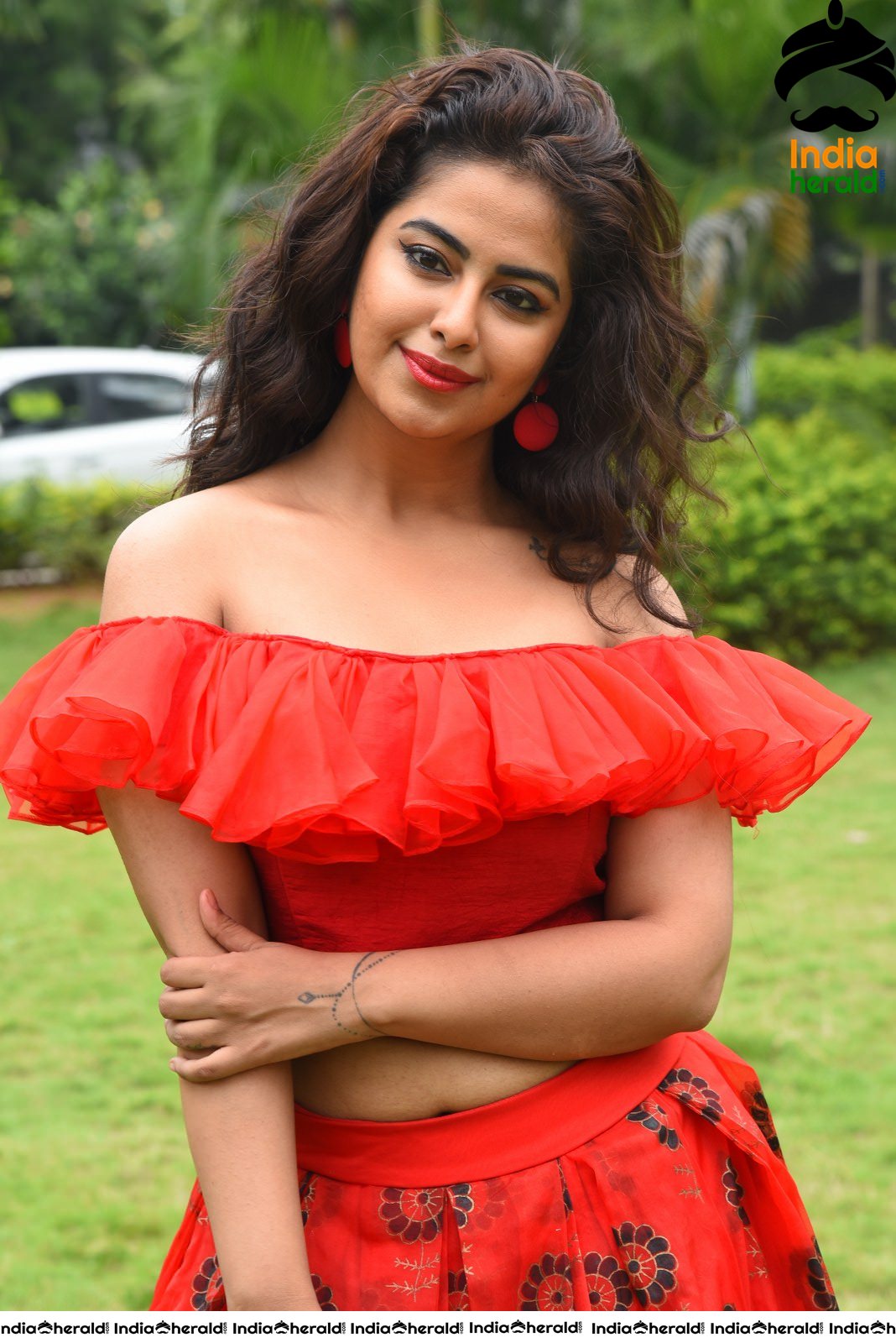 Red Hot Avika Gor showing her Sexy Waistline during Press Meet Set 3