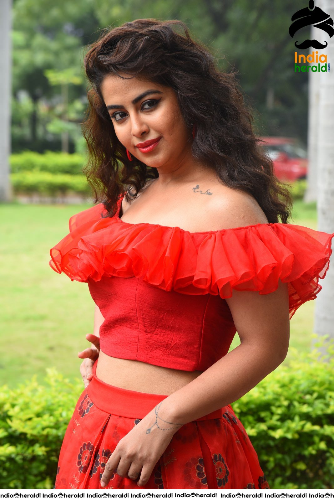 Red Hot Avika Gor showing her Sexy Waistline during Press Meet Set 4