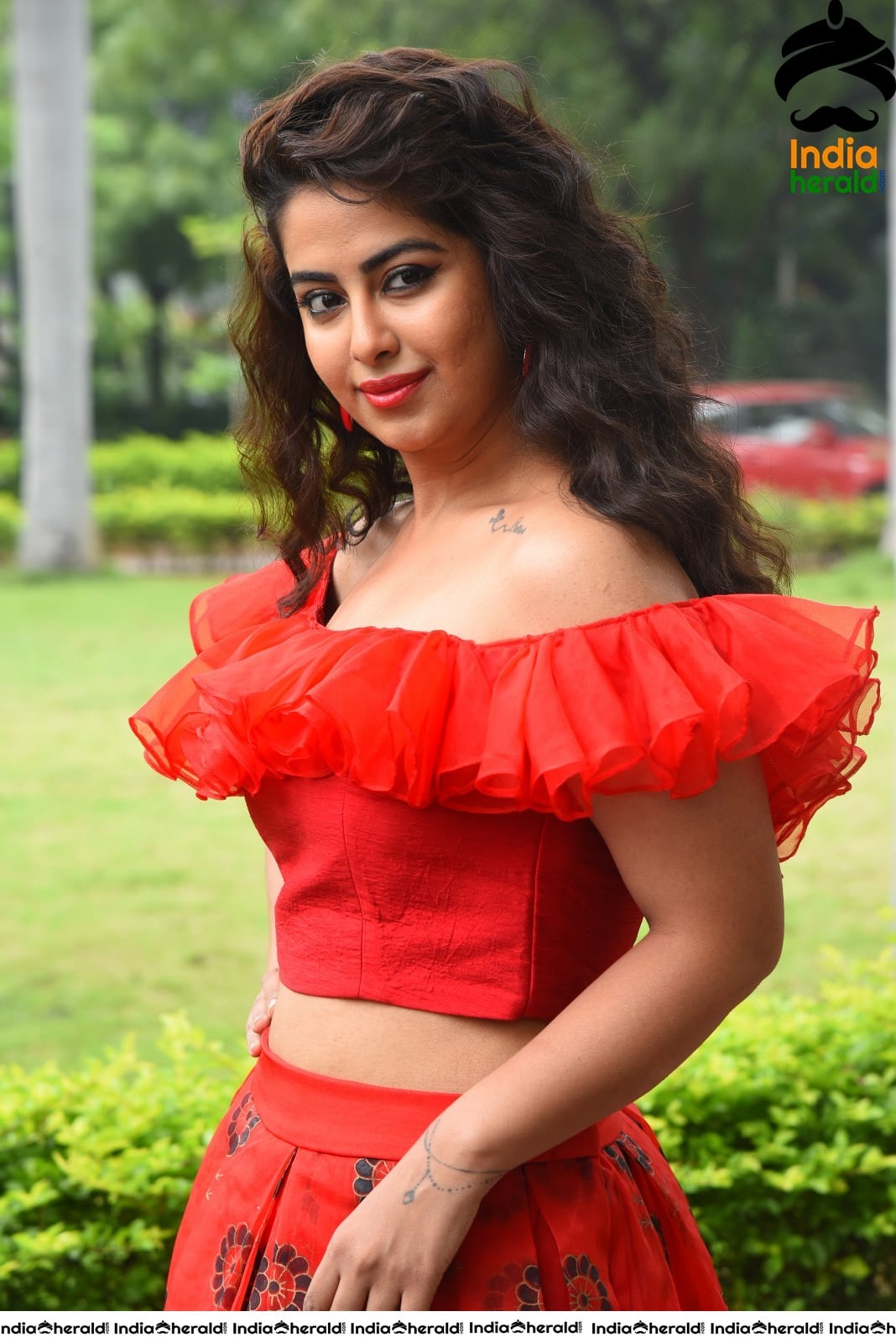 Red Hot Avika Gor showing her Sexy Waistline during Press Meet Set 4