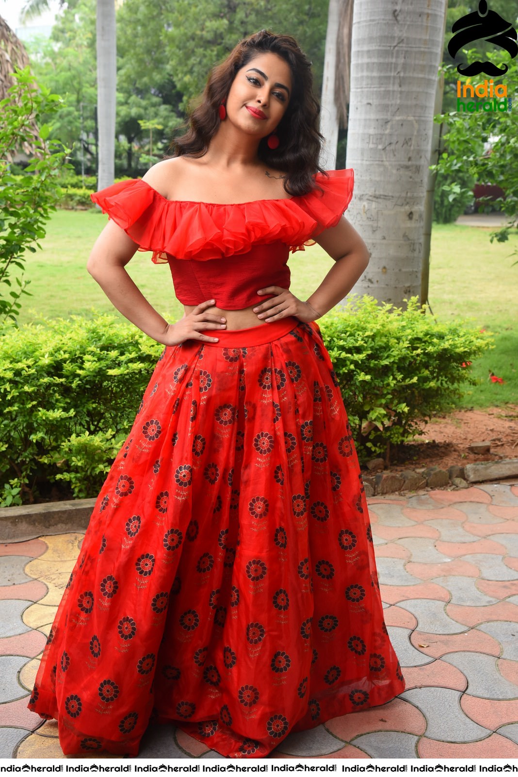 Red Hot Avika Gor showing her Sexy Waistline during Press Meet Set 5