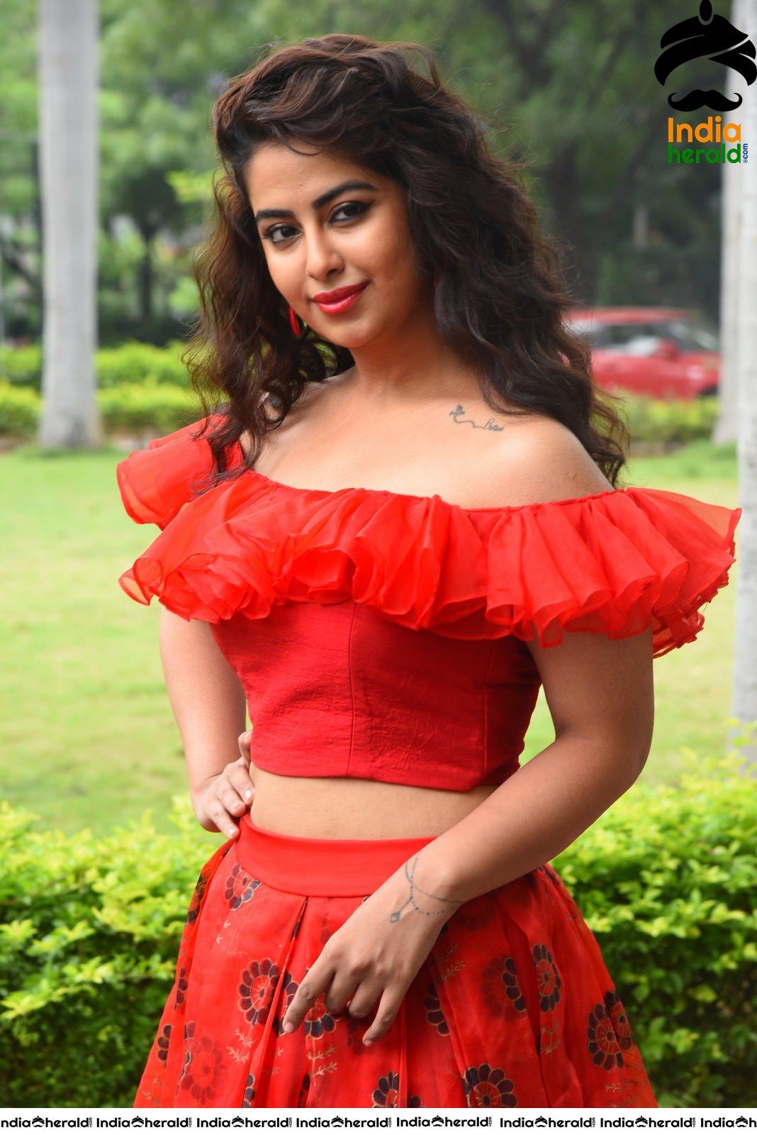 Red Hot Avika Gor showing her Sexy Waistline during Press Meet Set 5