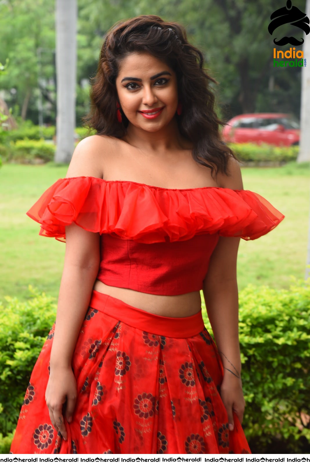 Red Hot Avika Gor showing her Sexy Waistline during Press Meet Set 5