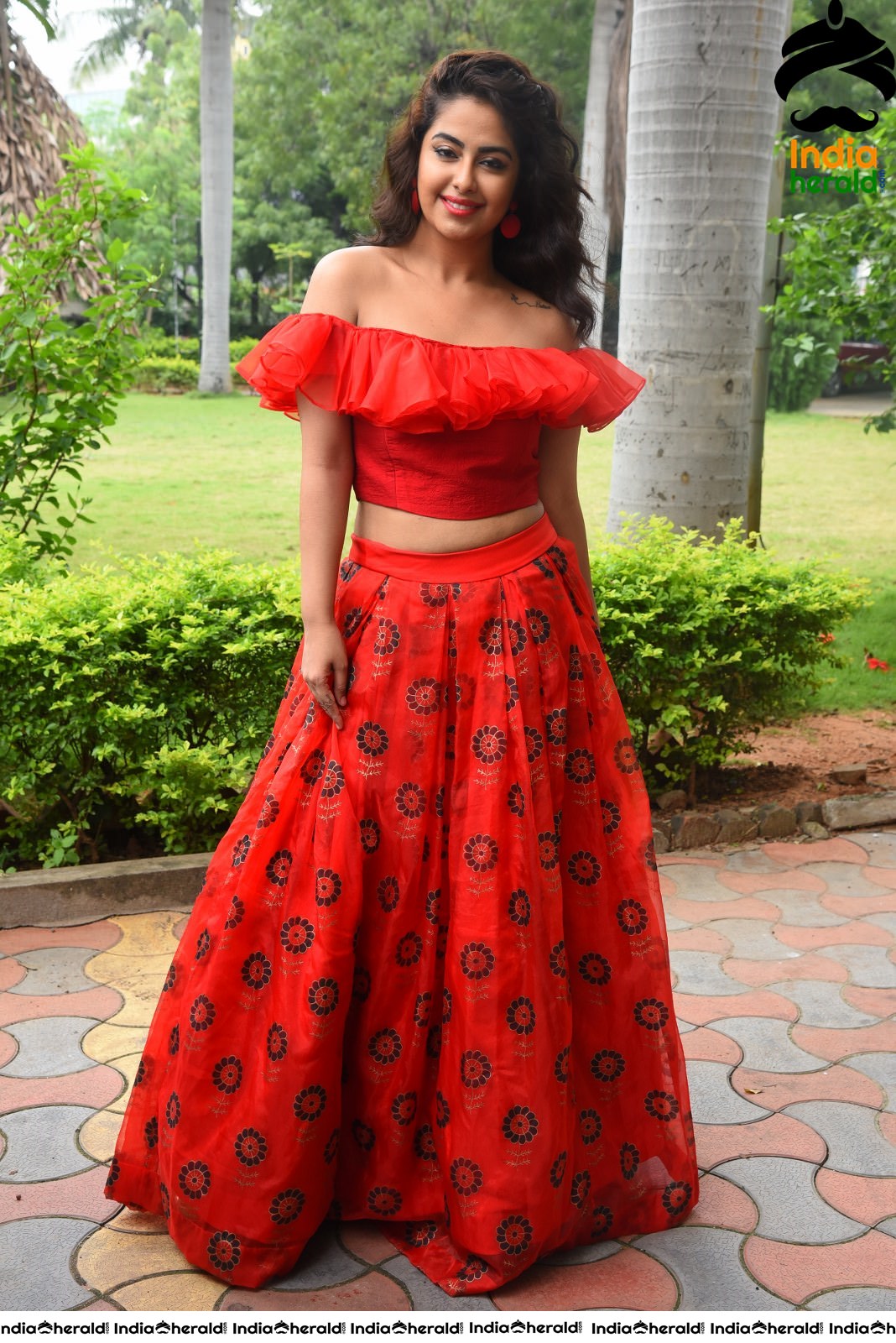 Red Hot Avika Gor showing her Sexy Waistline during Press Meet Set 5