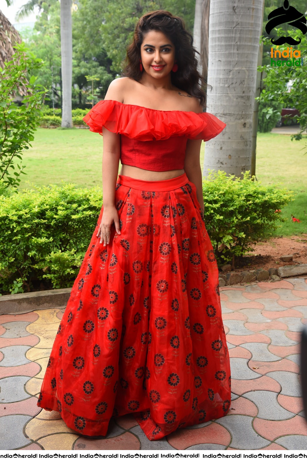 Red Hot Avika Gor showing her Sexy Waistline during Press Meet Set 5