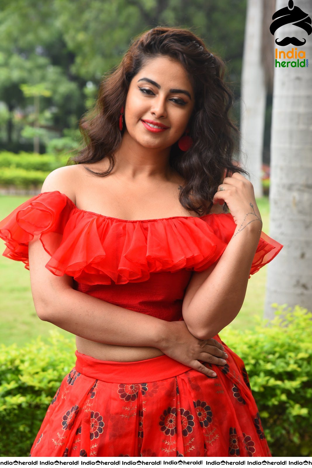 Red Hot Avika Gor showing her Sexy Waistline during Press Meet Set 5