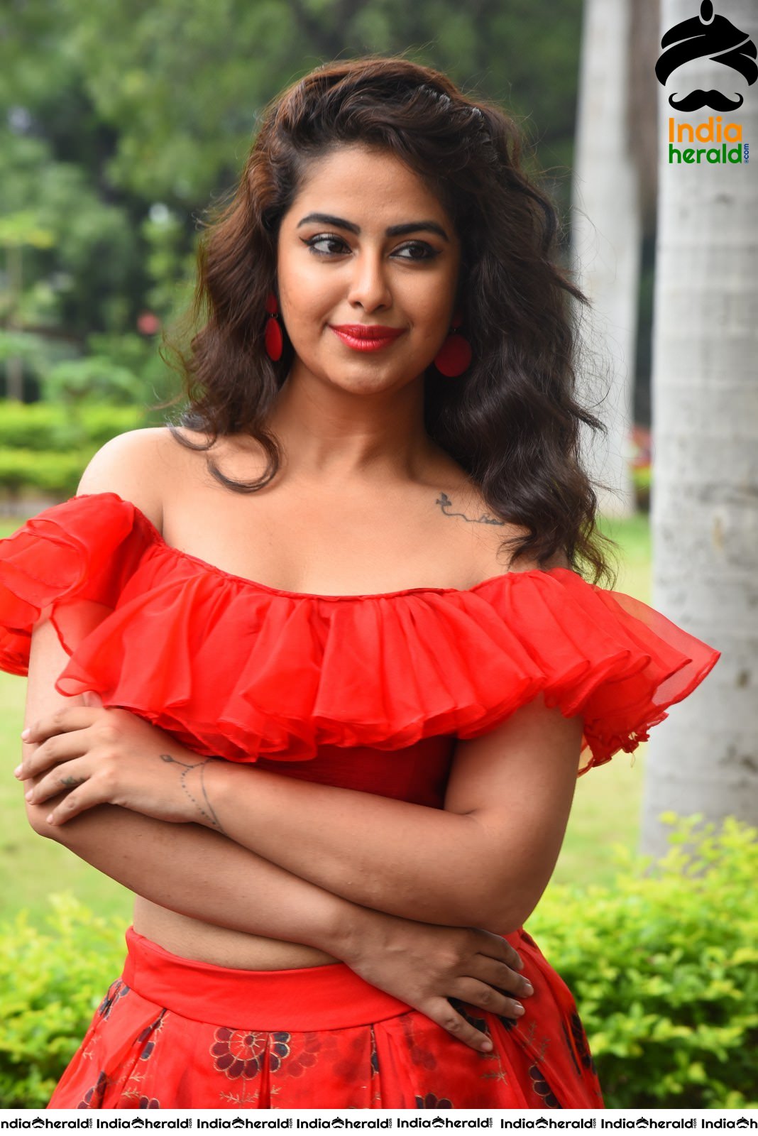 Red Hot Avika Gor showing her Sexy Waistline during Press Meet Set 5