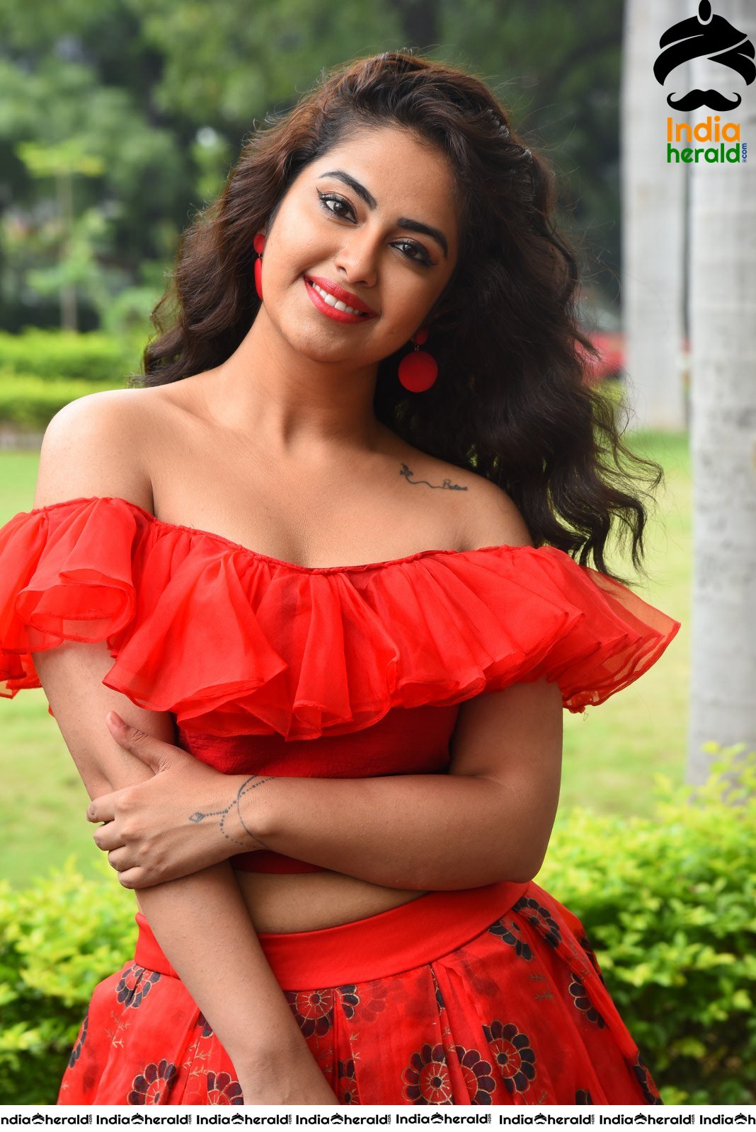 Red Hot Avika Gor showing her Sexy Waistline during Press Meet Set 6