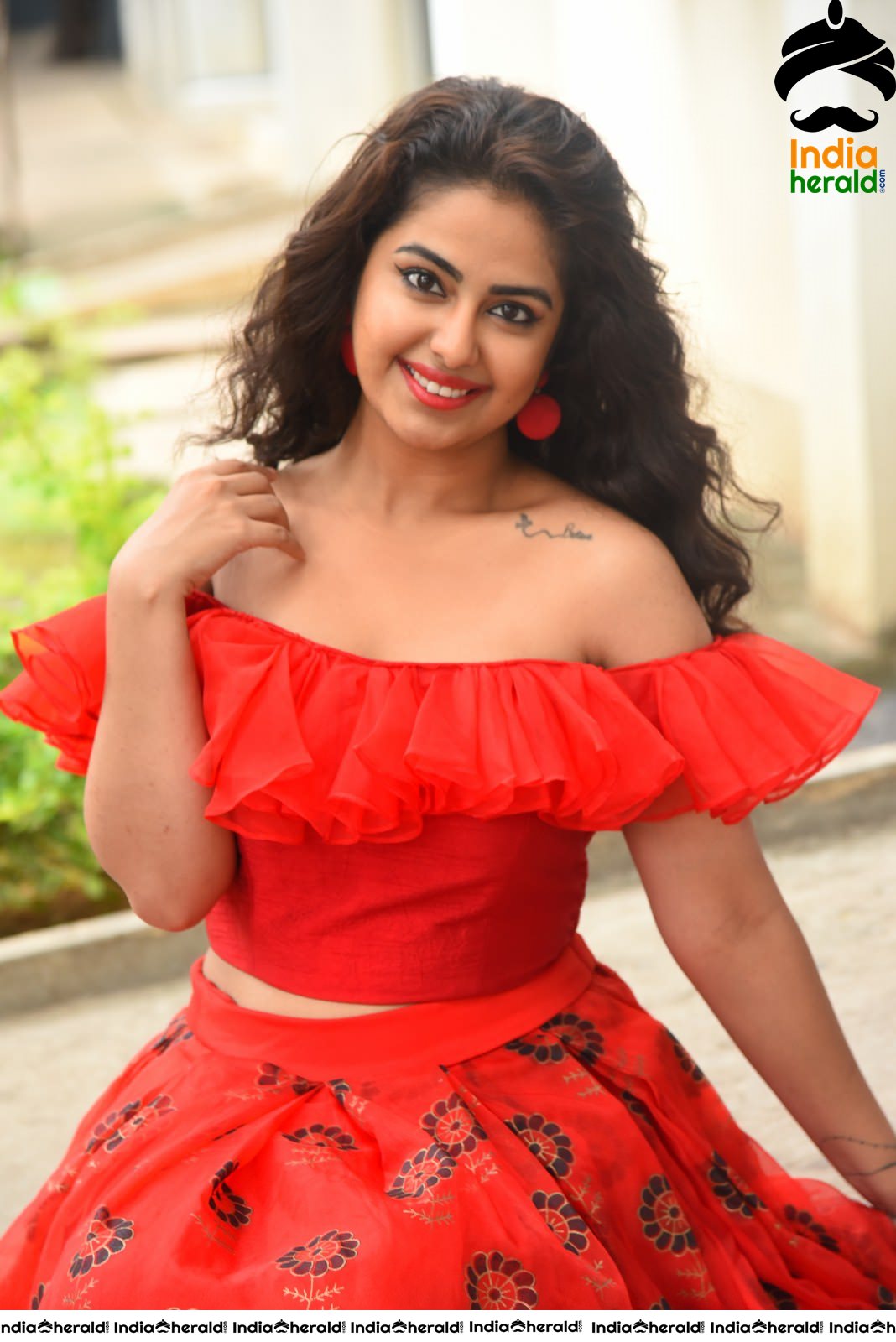 Red Hot Avika Gor showing her Sexy Waistline during Press Meet Set 7