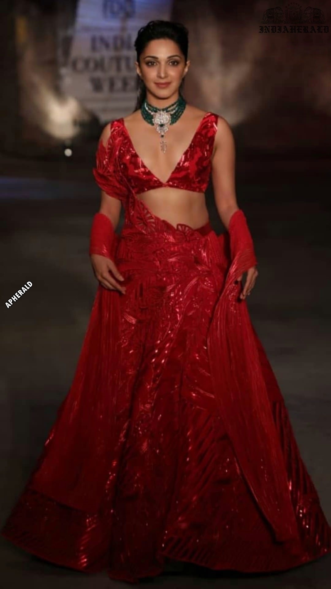 Red Hot Kiara Advani Hot Cleavage Exposure At India Couture Week Set 1