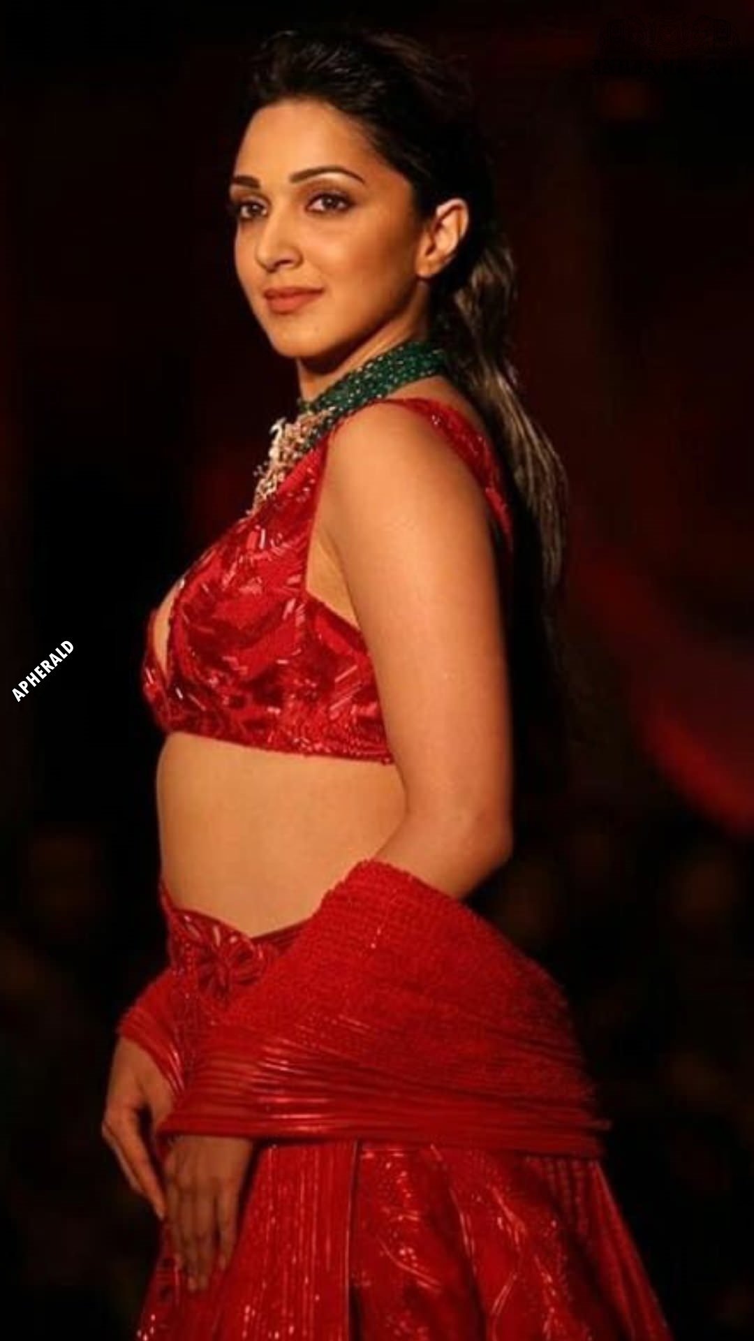 Red Hot Kiara Advani Hot Cleavage Exposure At India Couture Week Set 2