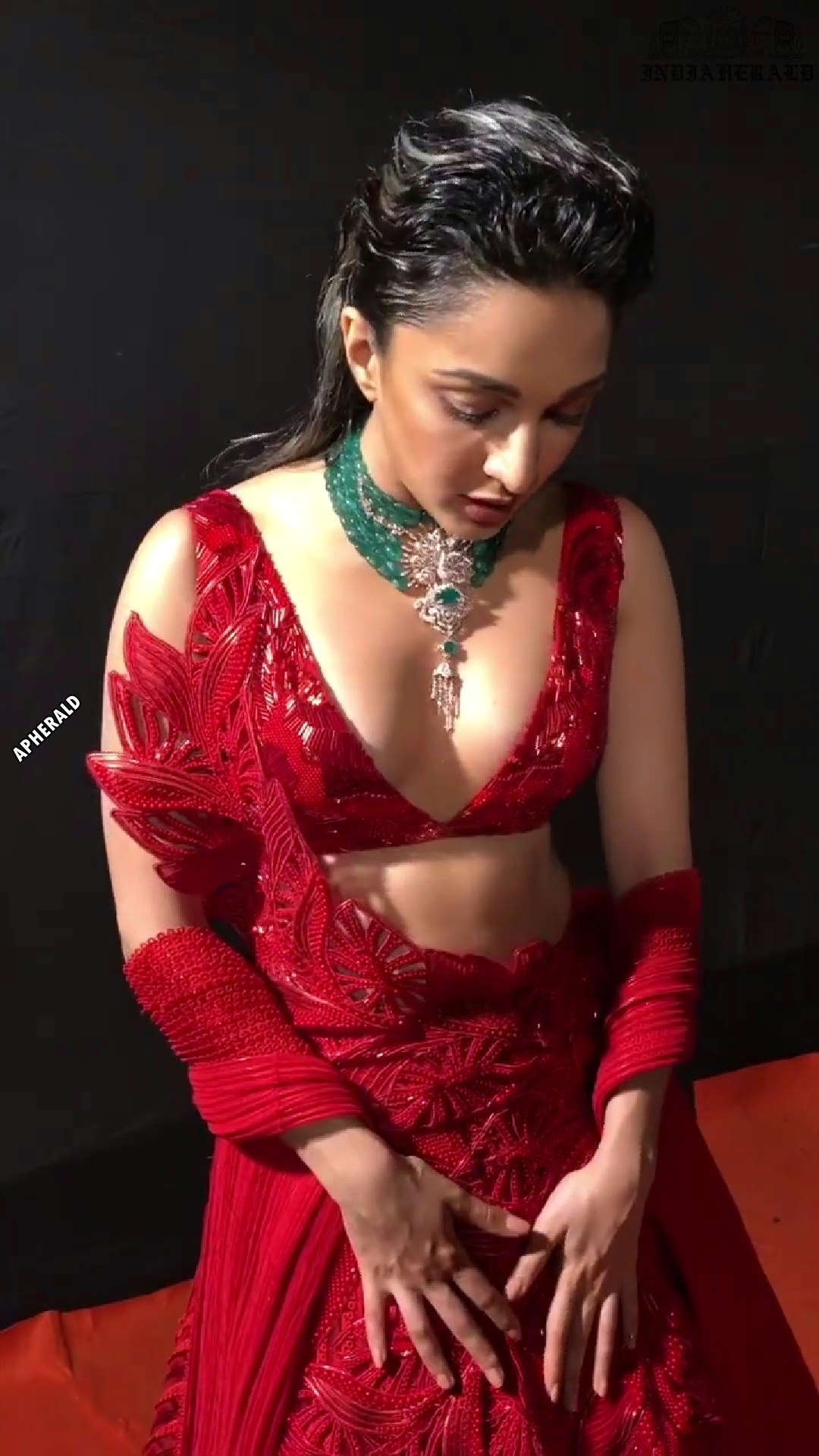 Red Hot Kiara Advani Hot Cleavage Exposure At India Couture Week Set 2