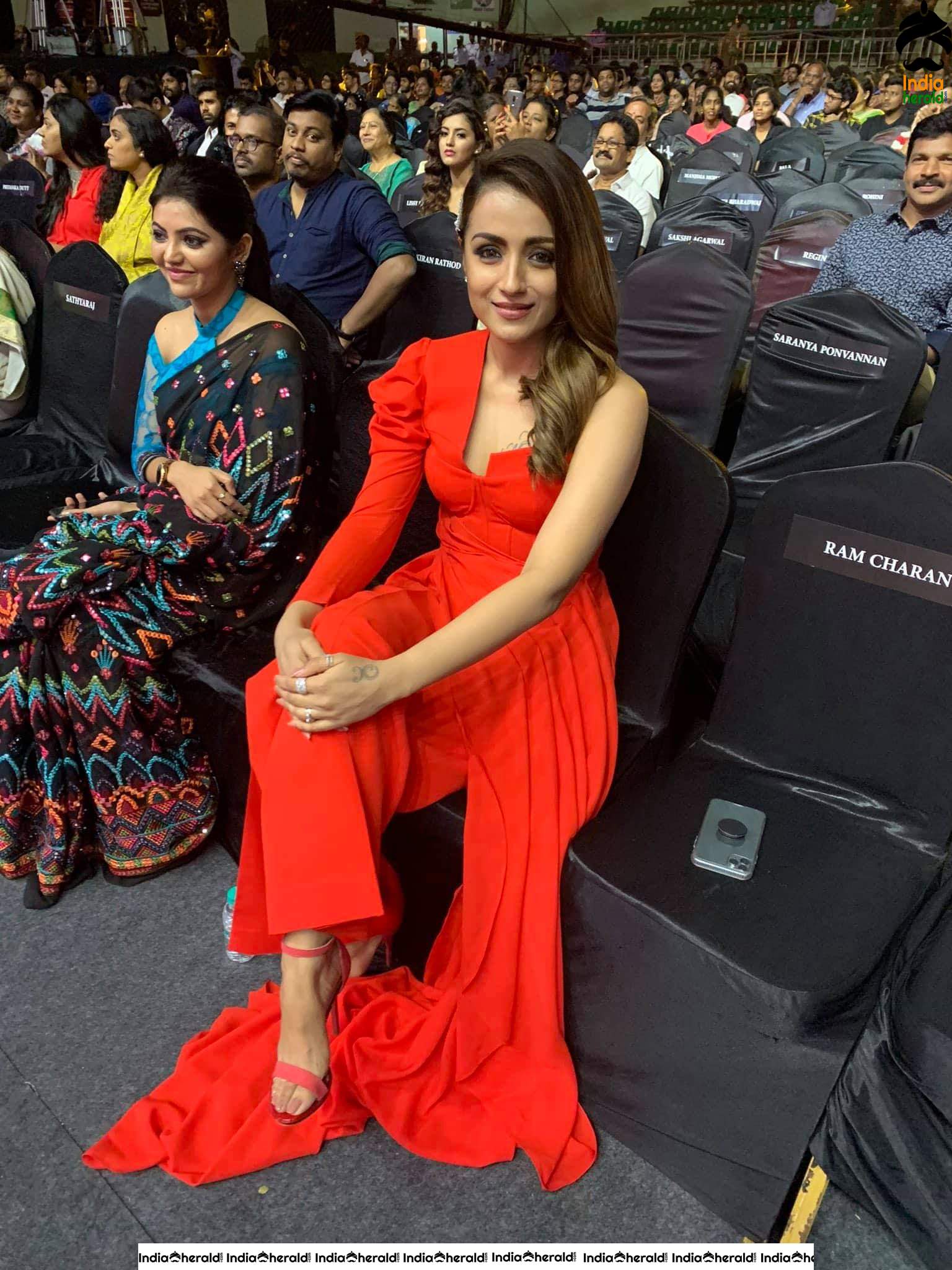 Red Hot Photos of Trisha at Filmfare awards