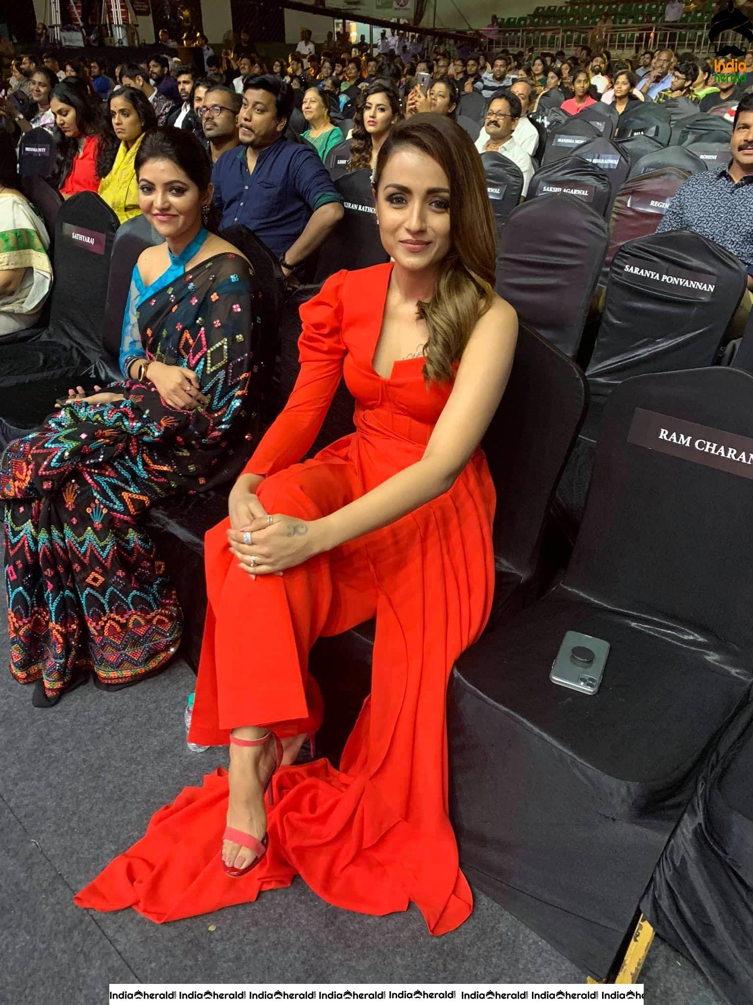 Red Hot Photos of Trisha at Filmfare awards